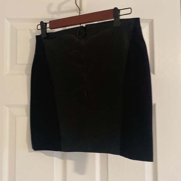 BB Dakota NWT Skirt Black - Size 6 - Picture 2 of 3